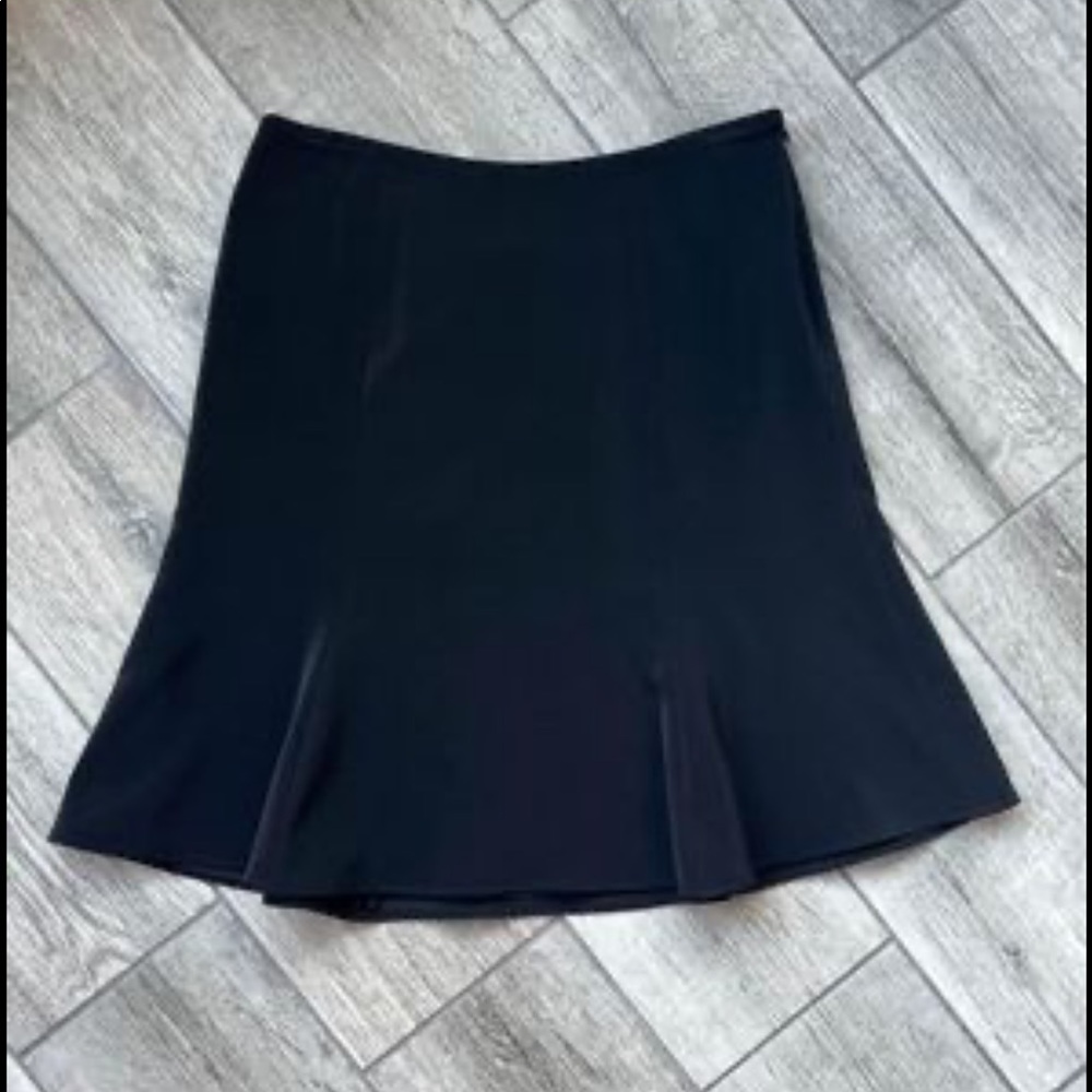 White House Black Market Skirt - Size 4